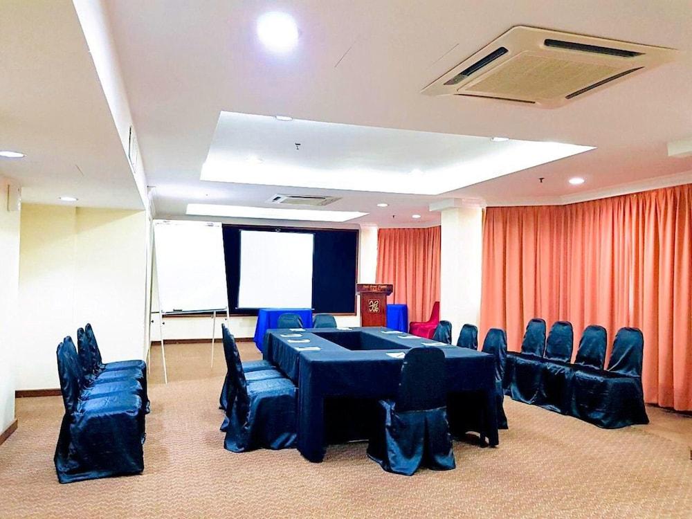 Hotel Grand Crystal Alor Setar Ngoại thất bức ảnh